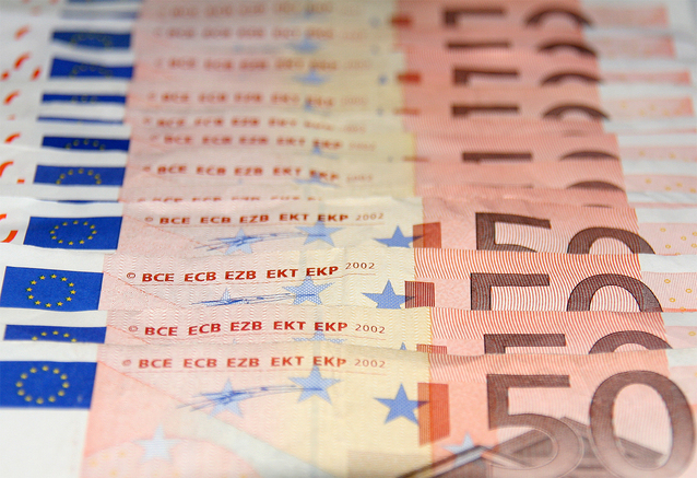 peníze bankovky, 50 euro za sebou naskládané